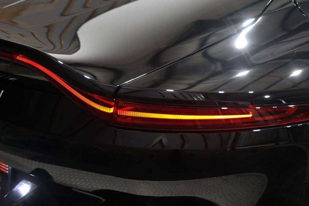 Used 2022 Aston Martin V8 Vantage Roadster image 27