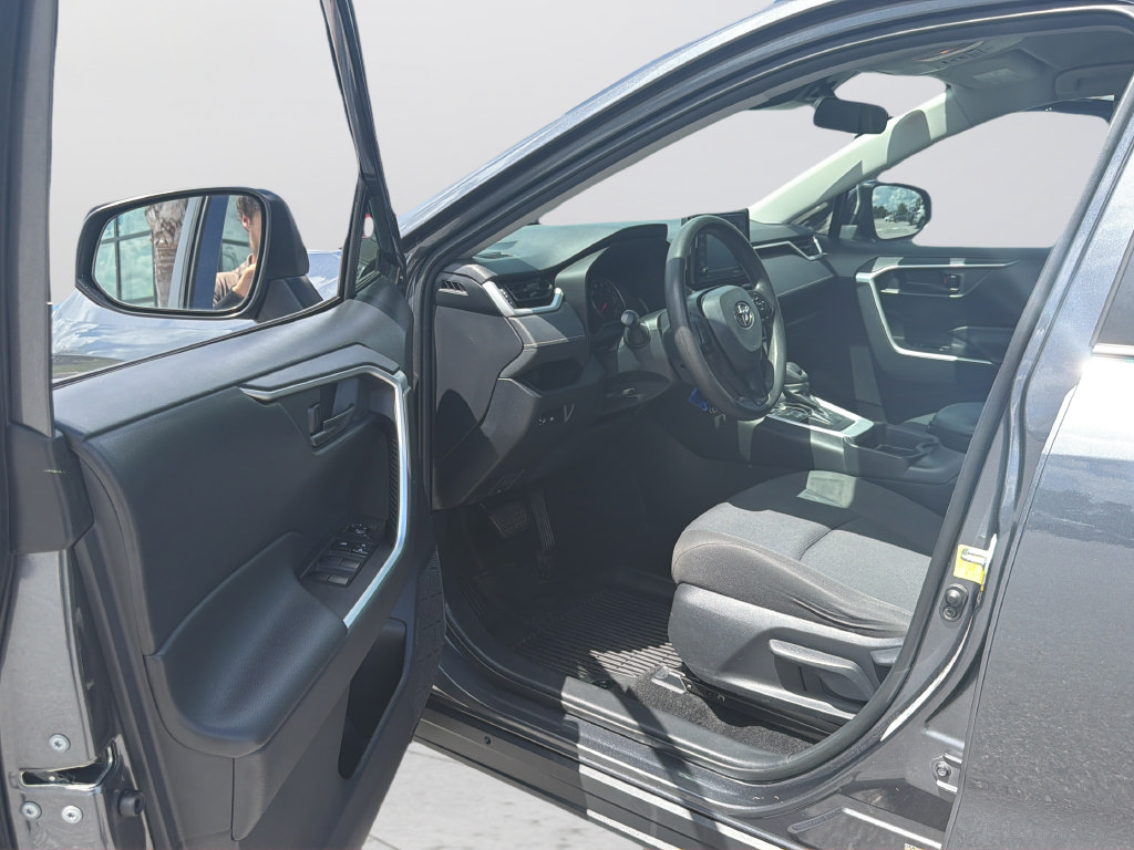 Used 2021 Toyota RAV4 LE AWD/4WD image 26
