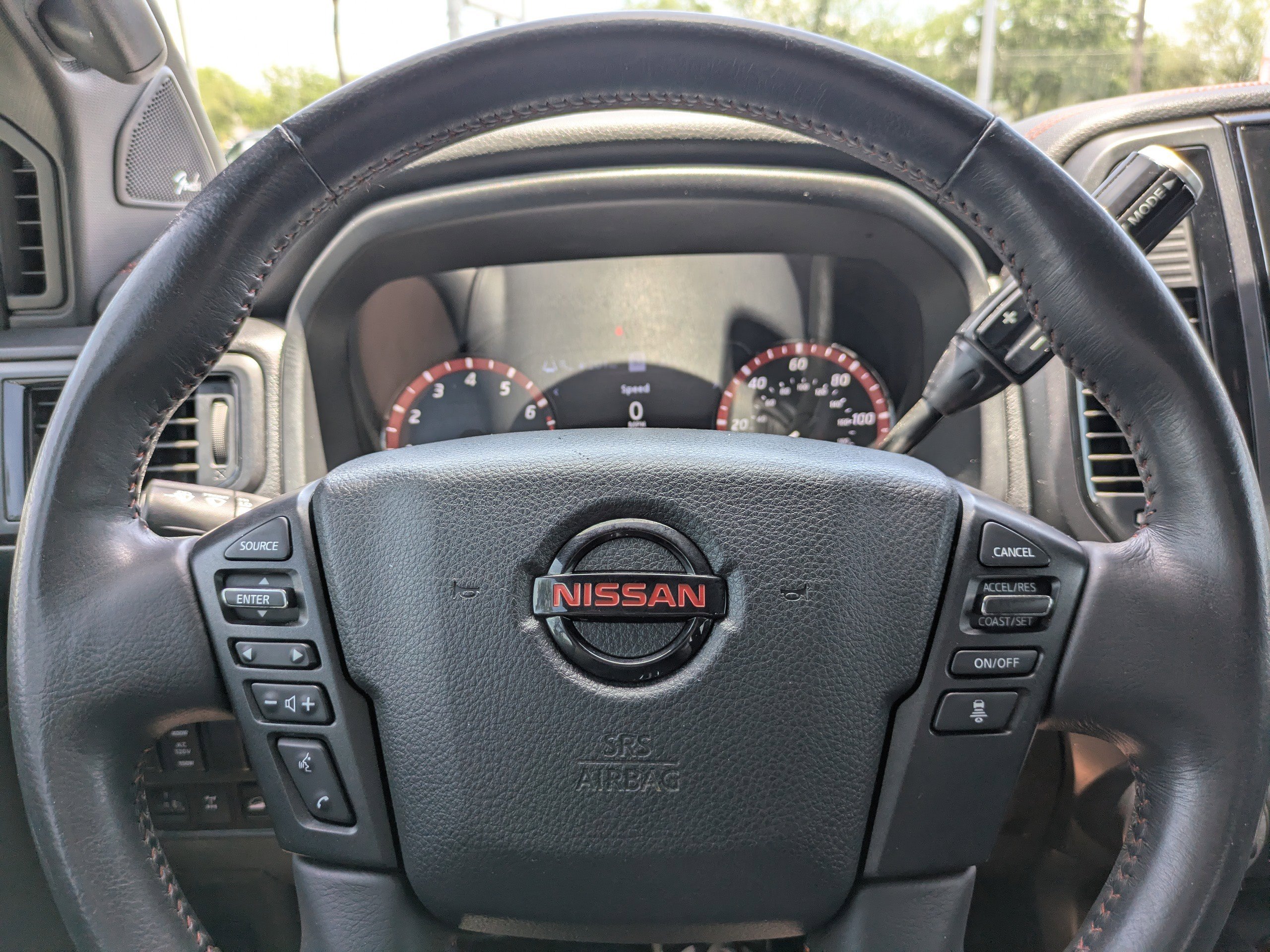 Used 2021 Nissan Titan PRO-4X w/ Pro-4x Convenience Package AWD/4WD image 28