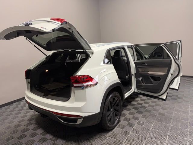 Used 2022 Volkswagen Atlas Cross Sport SE image 25