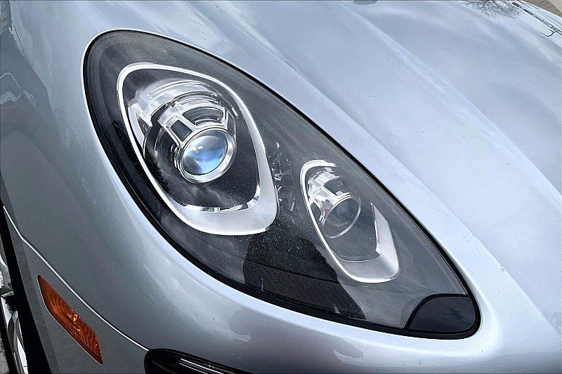 Used 2017 Porsche Macan AWD/4WD image 26