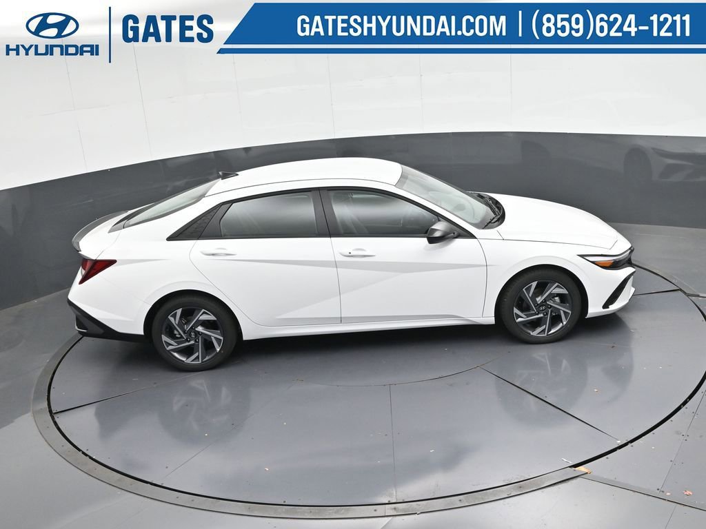 Used 2025 Hyundai Elantra Sport image 49