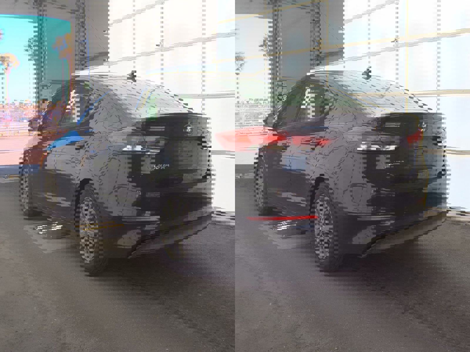 Used 2017 Hyundai Elantra SE image 4