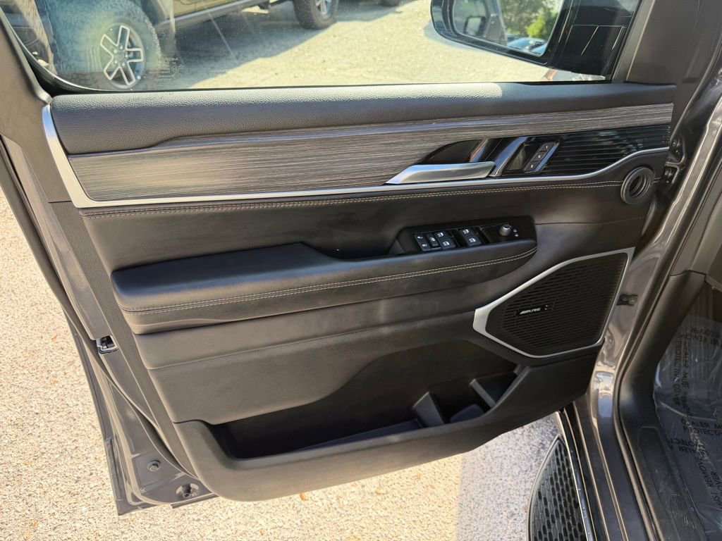 Used 2023 Jeep Wagoneer Series III w/ Preferred Equipment Group image 13