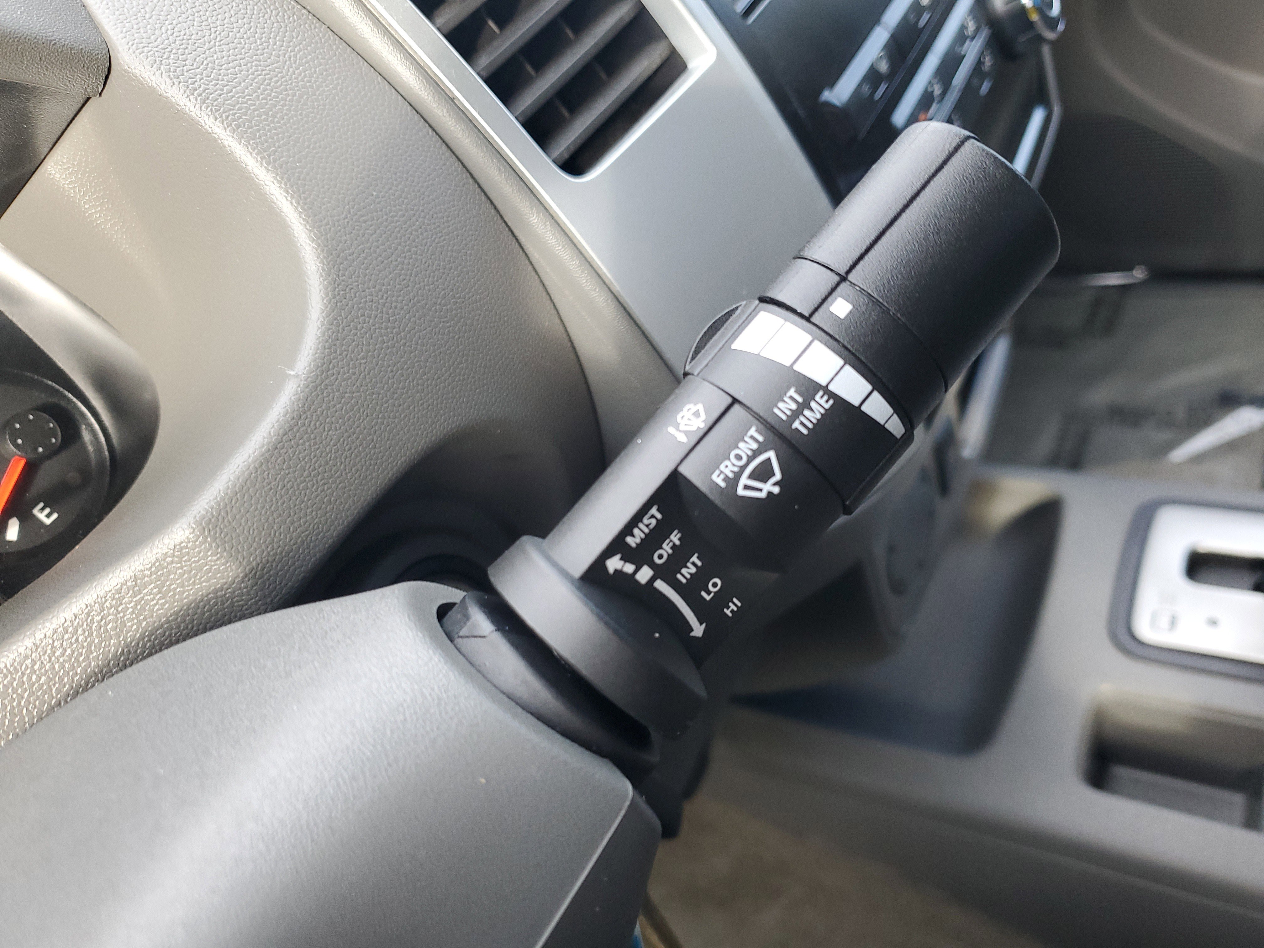 Used 2011 Nissan Frontier SV image 22