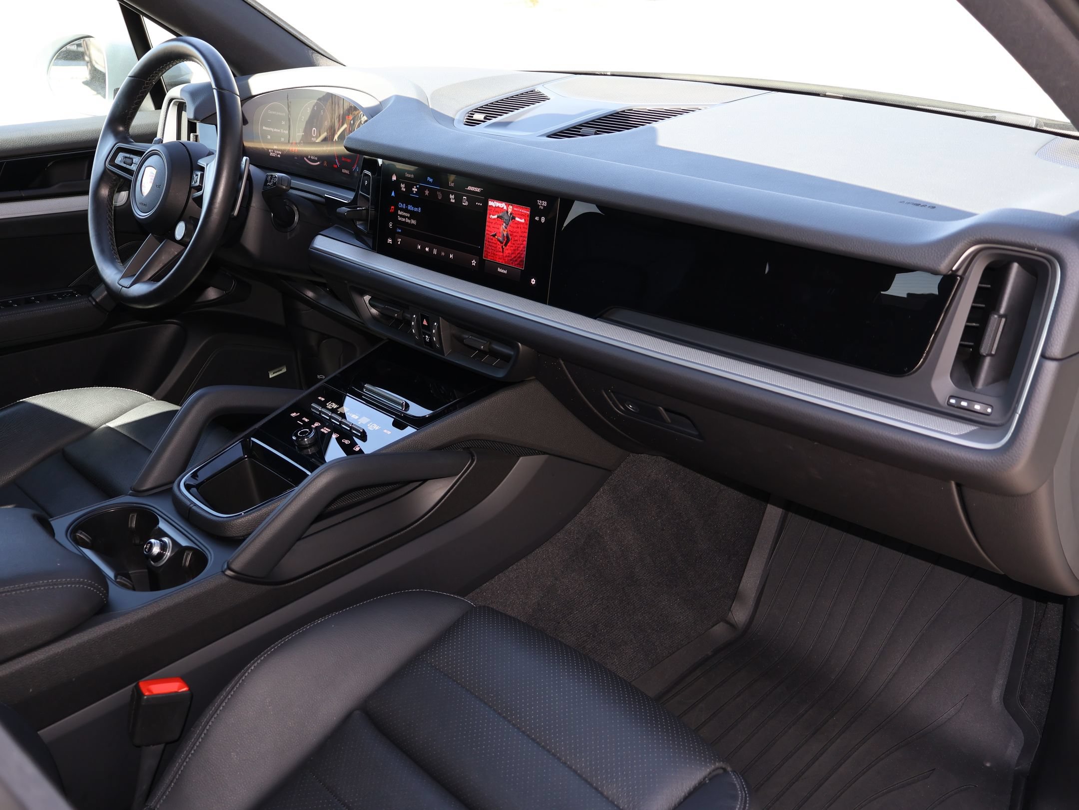 Certified 2024 Porsche Cayenne AWD/4WD image 33