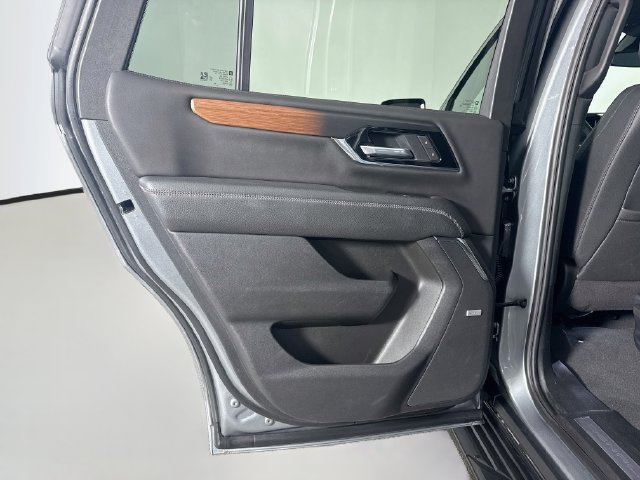 Used 2025 GMC Yukon Denali RWD image 25