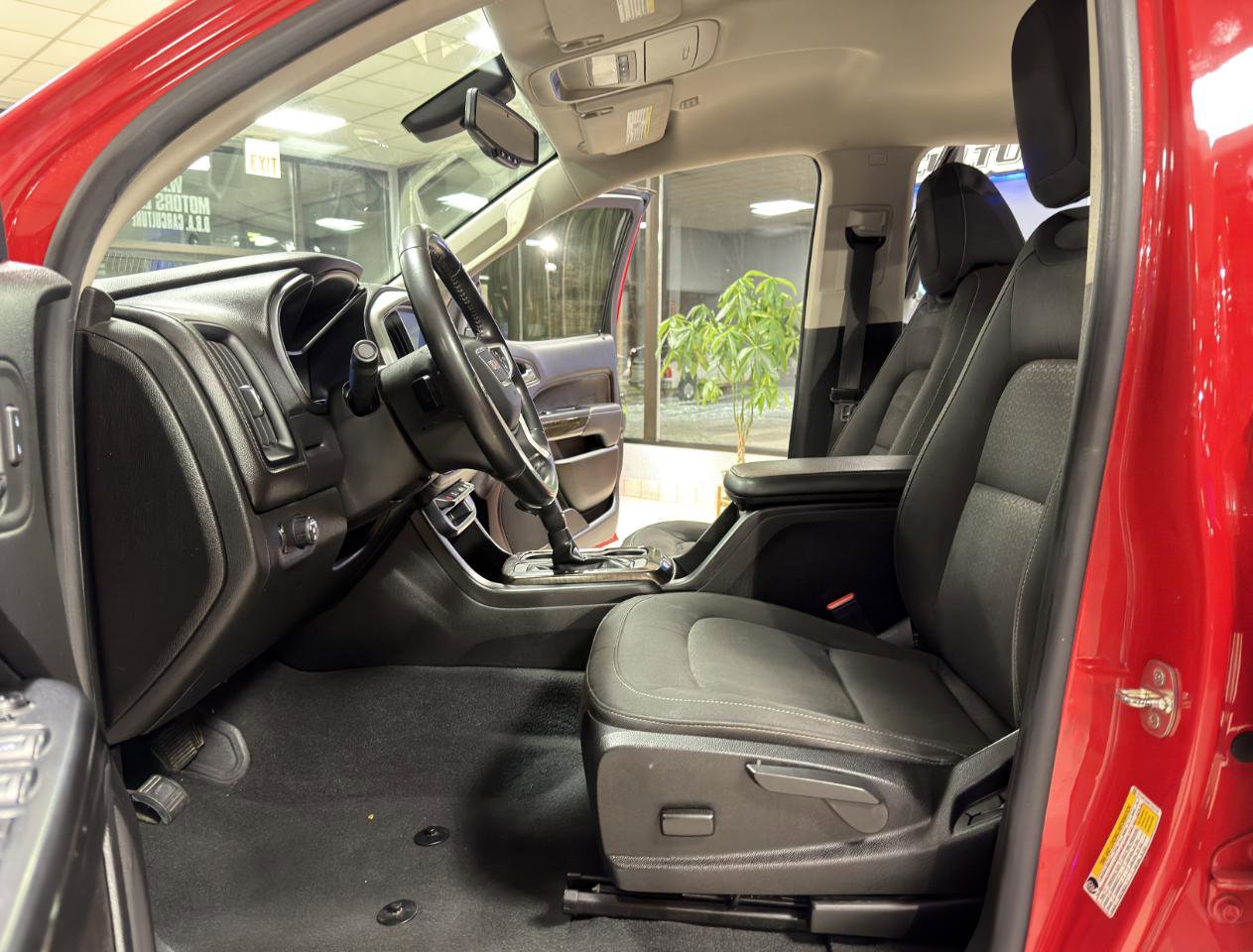 Used 2019 GMC Canyon SLE image 30