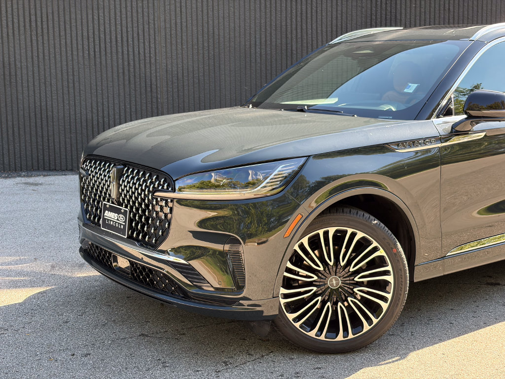 New 2027 Lincoln Aviator Black Label AWD/4WD image 2