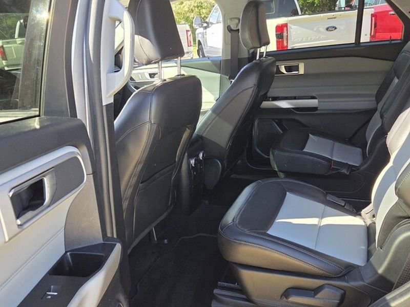 Used 2022 Ford Explorer XLT w/ Equipment Group 202A RWD image 8