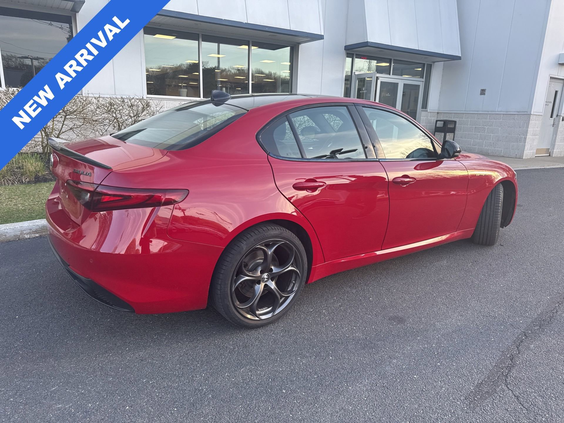 Used 2023 Alfa Romeo Giulia Estrema image 2