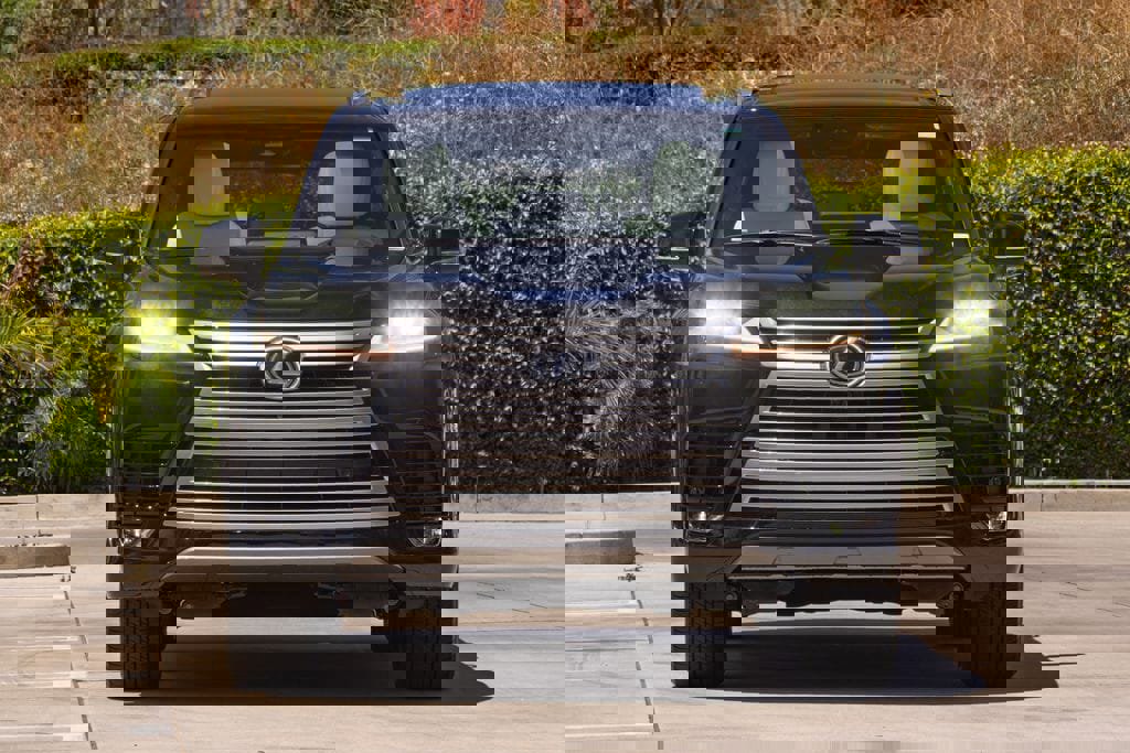 New 2026 Lexus LX 600 4WD w/ Luxury Package image 3