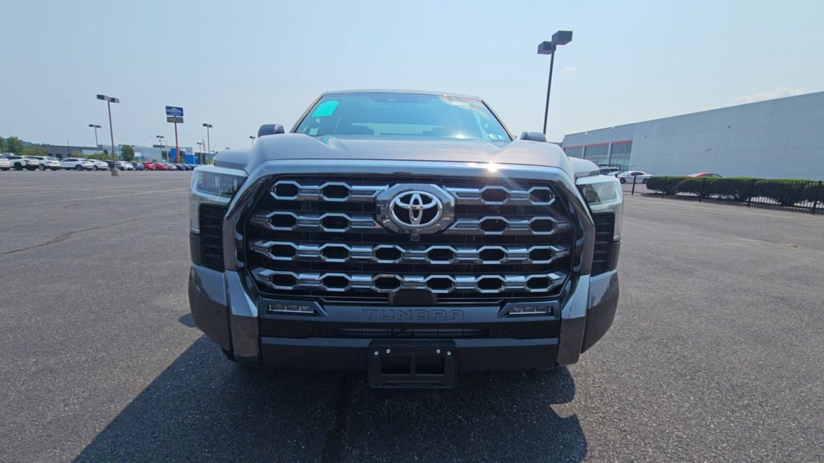 Used 2024 Toyota Tundra Platinum AWD/4WD image 3