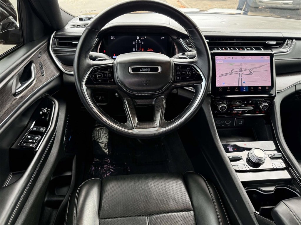 Used 2022 Jeep Grand Cherokee Overland w/ Luxury Tech Group IV image 2