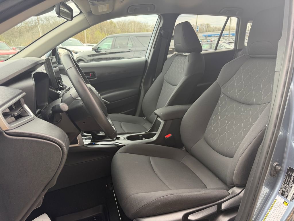 Used 2023 Toyota Corolla Cross LE image 10