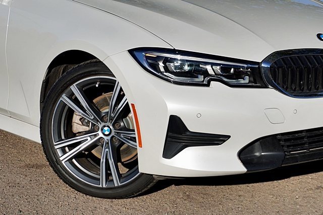 Used 2022 BMW 330i Sedan w/ Driving Assistance Package image 4