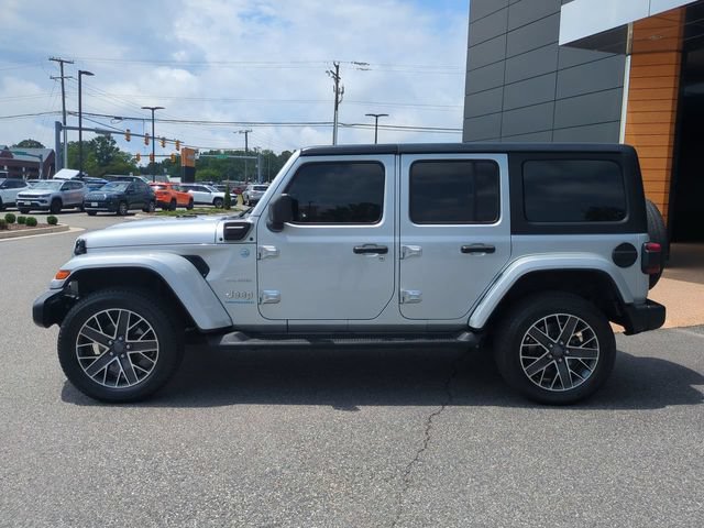 Used 2023 Jeep Wrangler Unlimited Sahara w/ Cold Weather Group AWD/4WD image 7