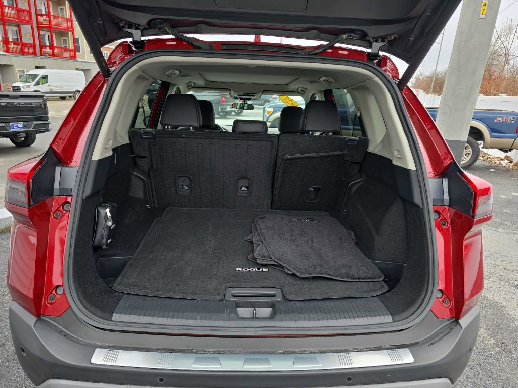 Used 2023 Nissan Rogue SV w/ SV Premium B Package image 8