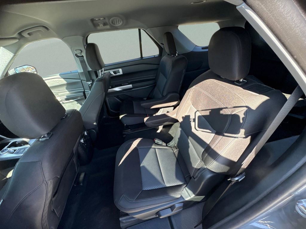 Used 2023 Ford Explorer XLT image 11