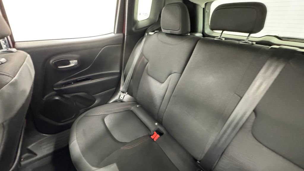 Used 2023 Jeep Renegade Trailhawk AWD/4WD image 14