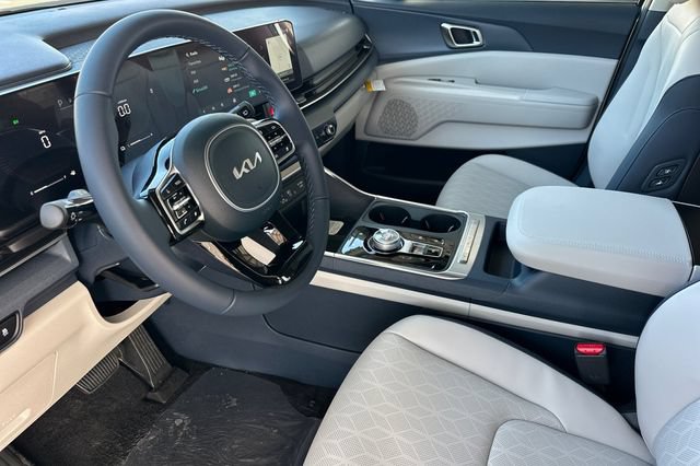 New 2026 Kia Carnival EX FWD image 11