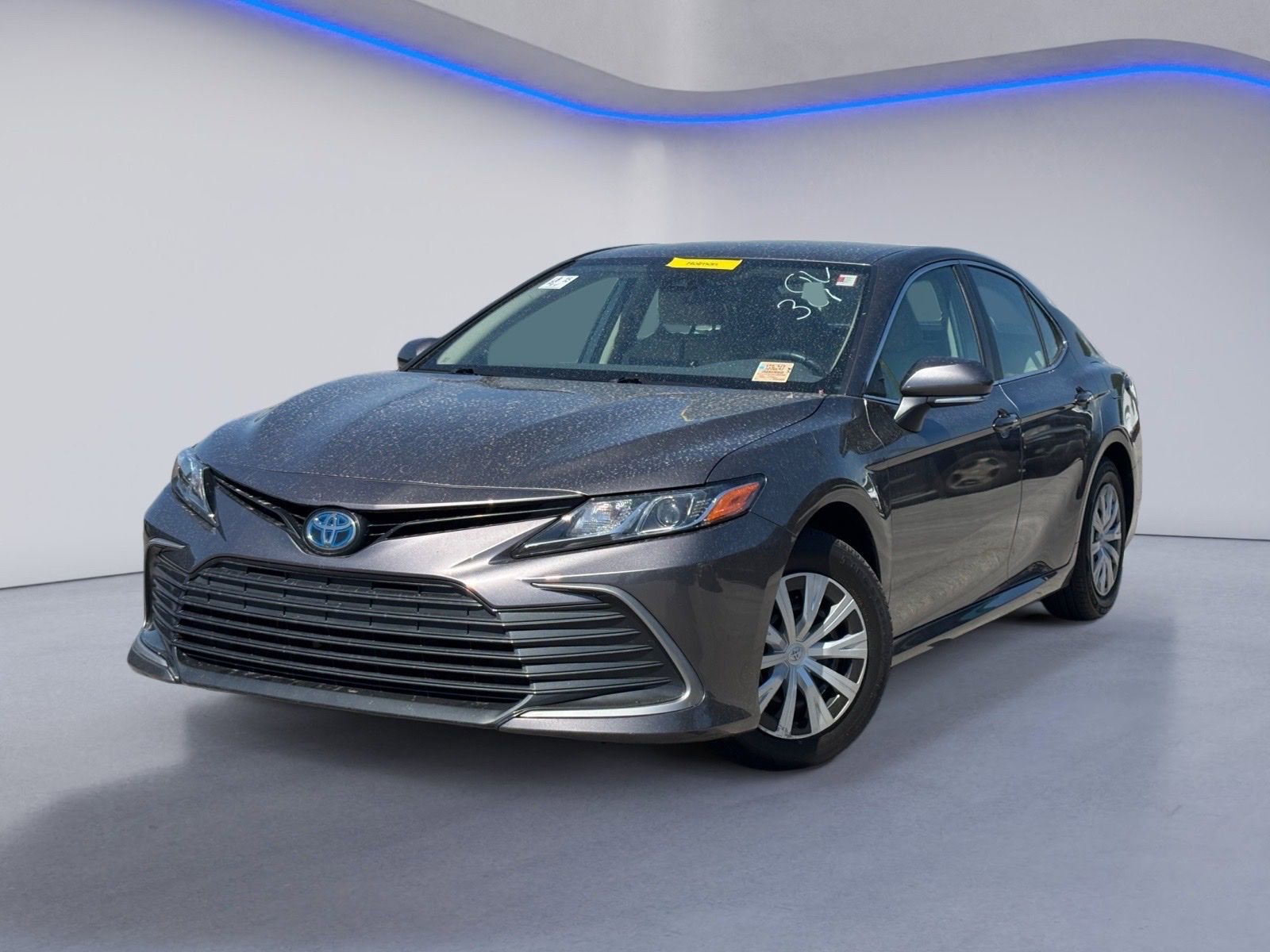 Used 2022 Toyota Camry LE FWD image 2