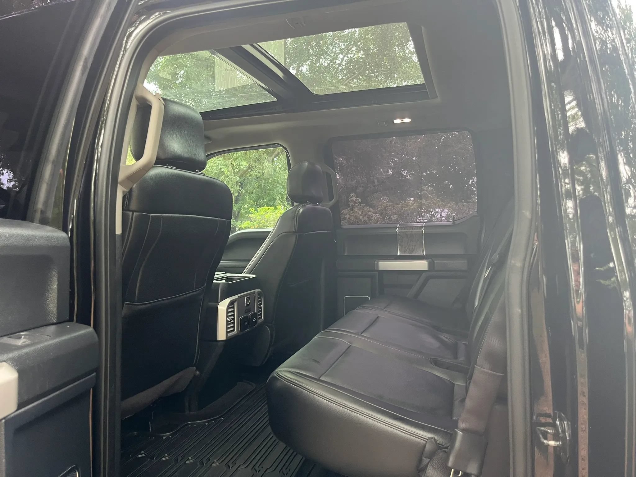 Used 2017 Ford F250 Lariat w/ Lariat Ultimate Package AWD/4WD image 15