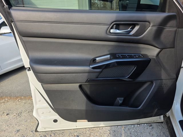 Used 2022 Nissan Pathfinder SV w/ SV Premium Package image 14