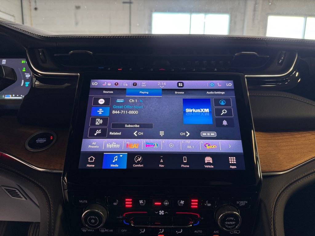 Used 2022 Jeep Grand Cherokee Summit AWD/4WD image 17