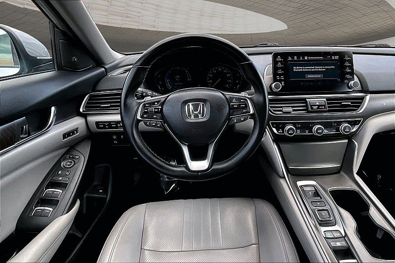 Used 2019 Honda Accord Touring image 4