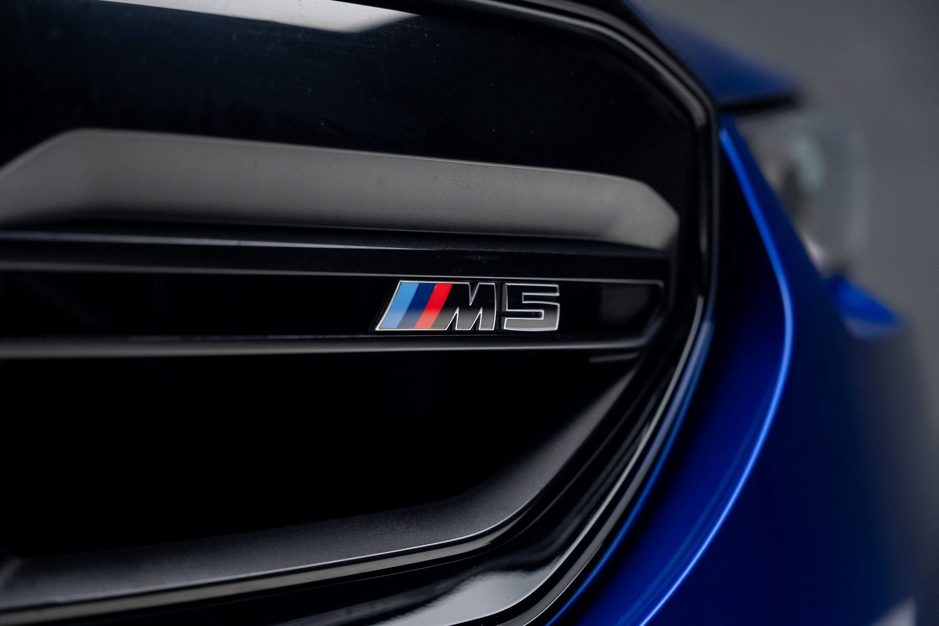 Used 2025 BMW M5 w/ Carbon Package image 13