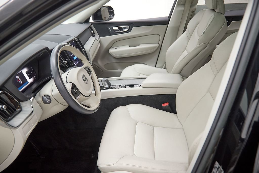 Certified 2023 Volvo XC60 B5 Plus w/ Climate Package image 17