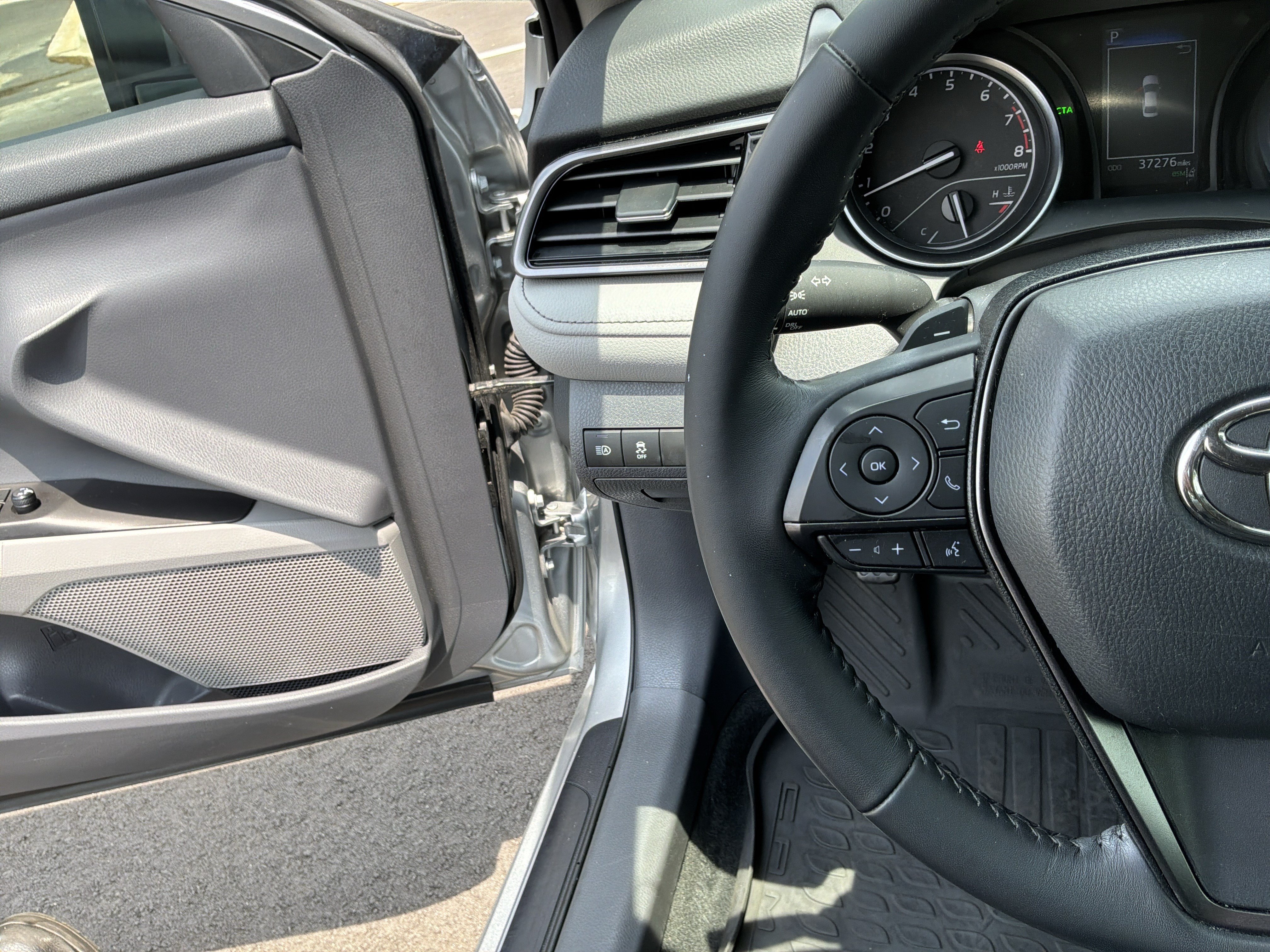 Used 2023 Toyota Camry SE w/ Convenience Package FWD image 19