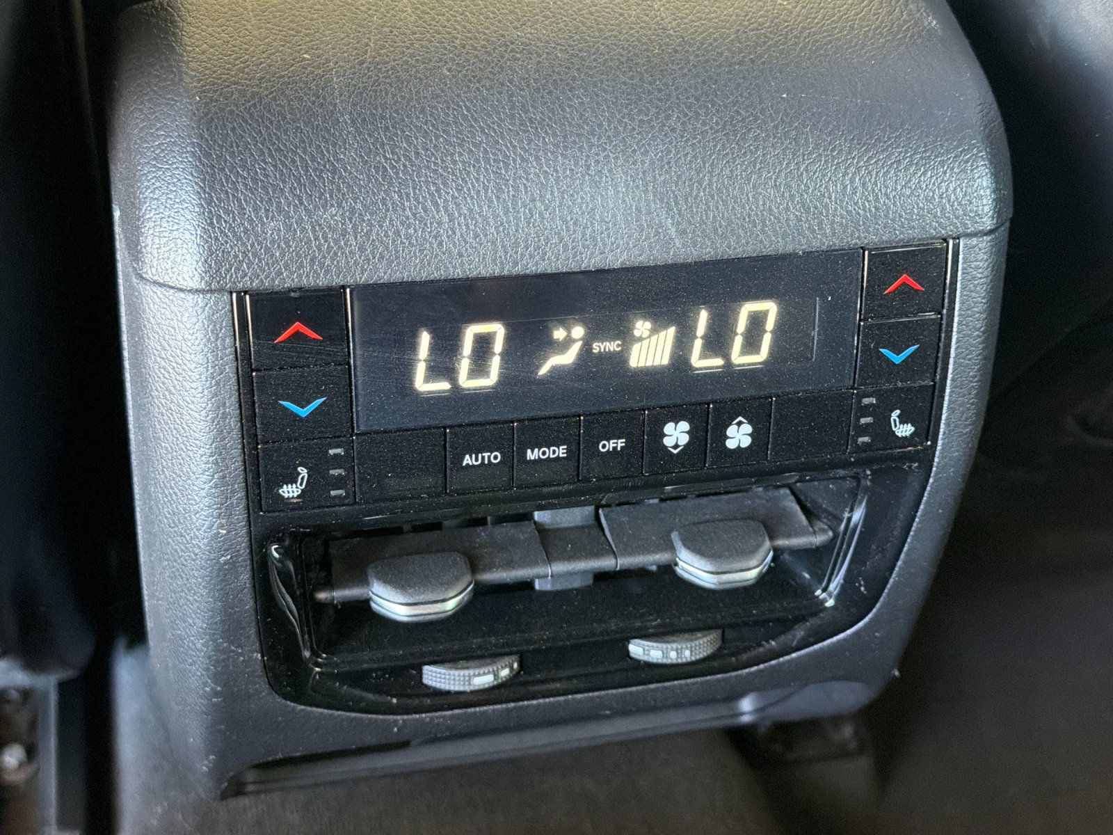 Used 2023 Jeep Grand Cherokee Overland w/ Advanced Protech Group III AWD/4WD image 34
