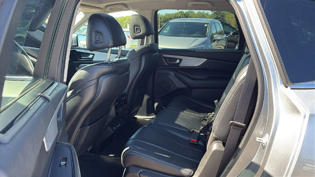 Used 2023 Acura MDX w/ Technology Package AWD/4WD image 25