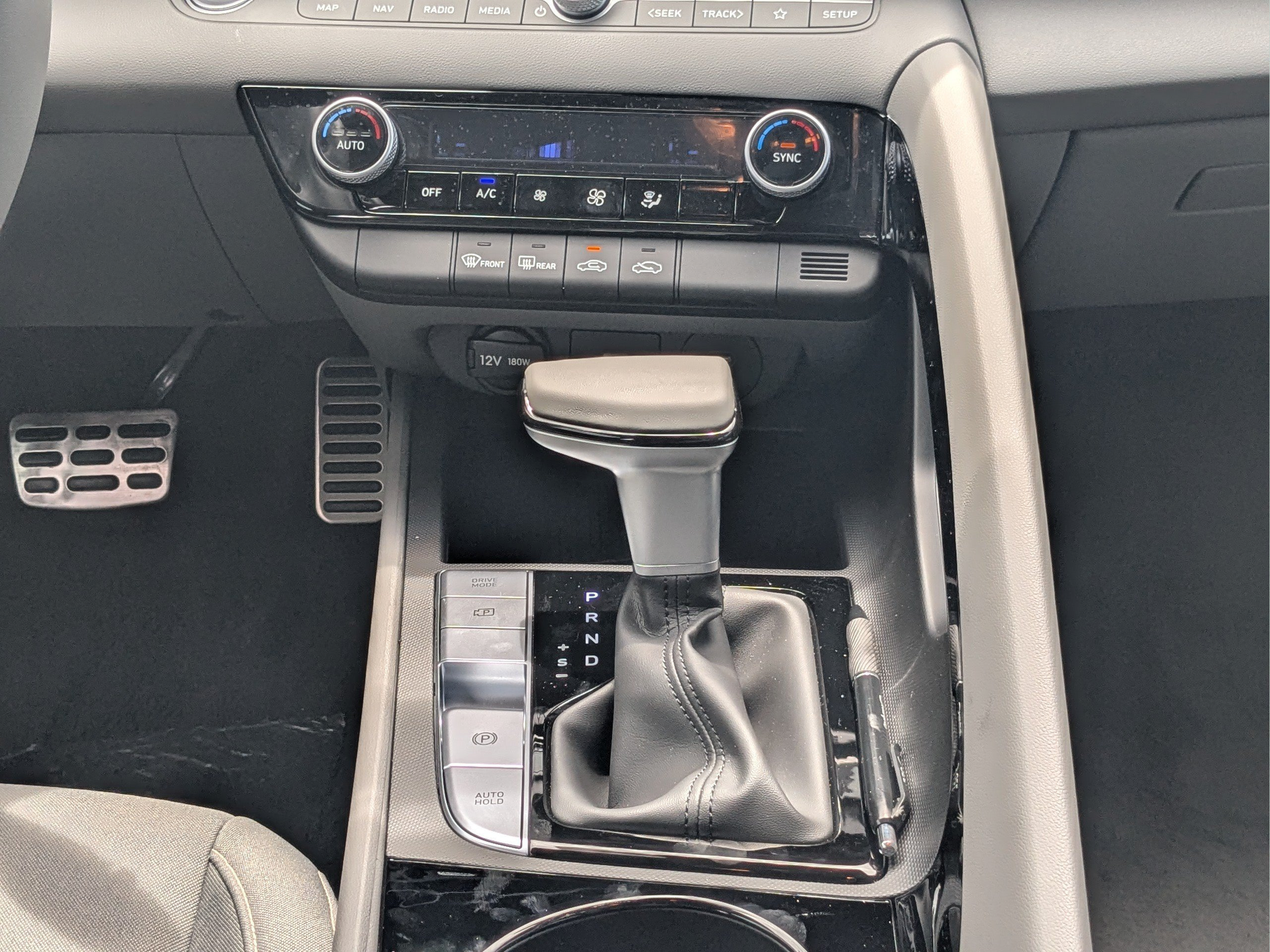 New 2026 Hyundai Elantra SEL Sport FWD image 17