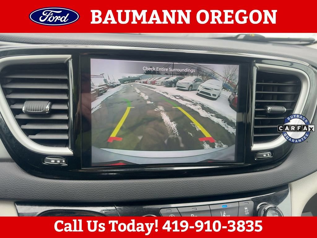 Used 2024 Chrysler Pacifica Touring-L FWD image 23