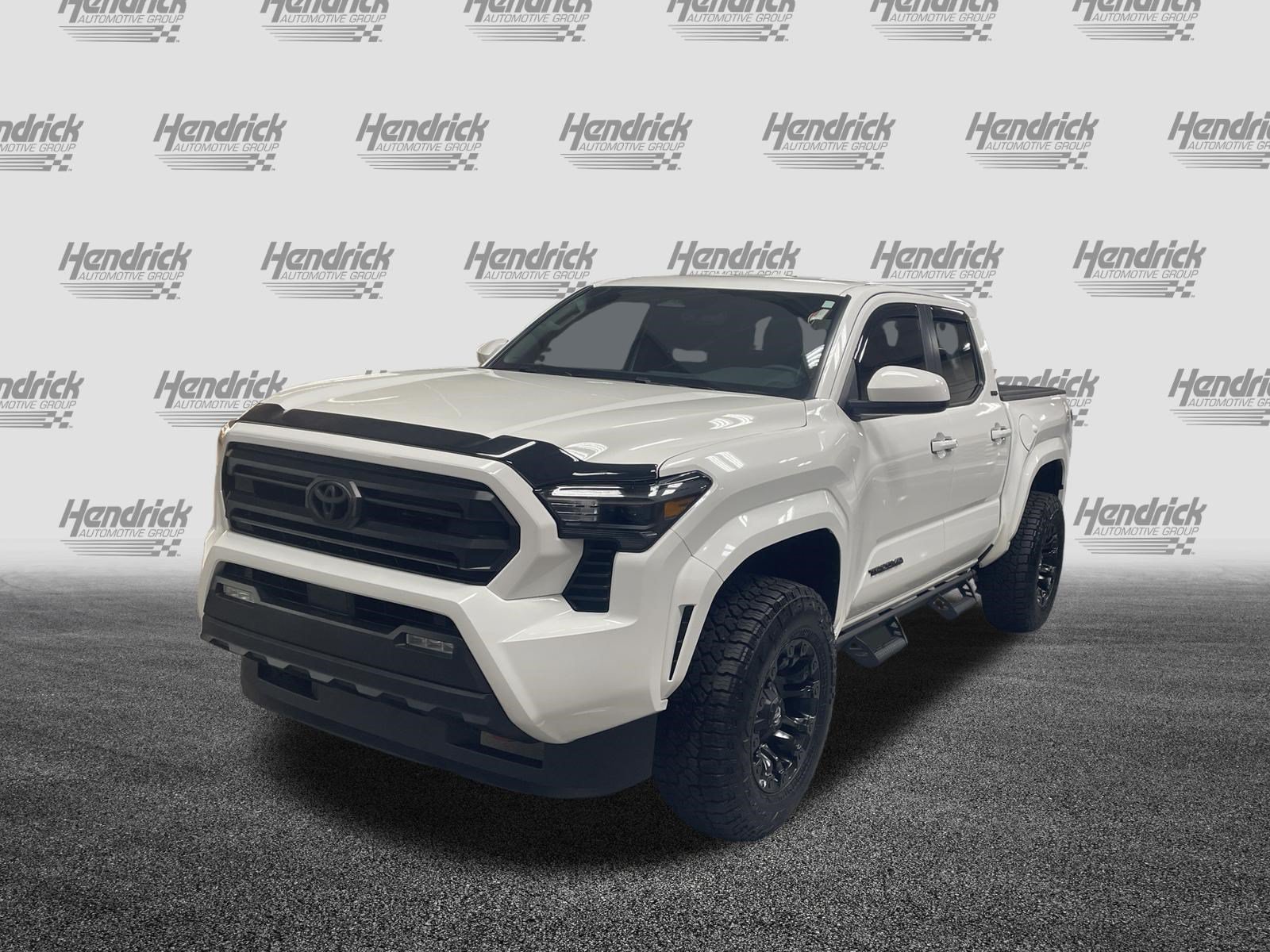 Used 2025 Toyota Tacoma SR5 AWD/4WD image 5
