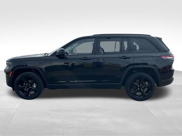 Used 2023 Jeep Grand Cherokee Limited w/ Black Appearance Package image 4