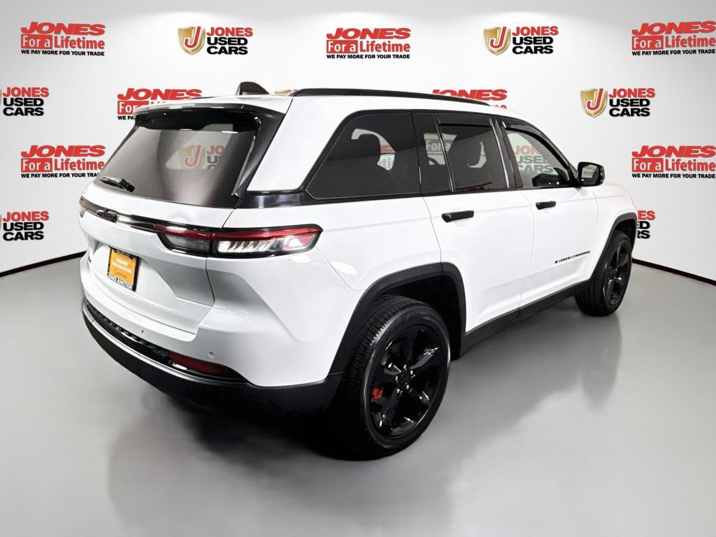 Used 2023 Jeep Grand Cherokee Altitude AWD/4WD image 16