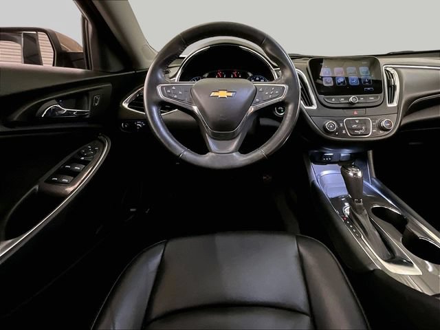 Used 2017 Chevrolet Malibu LT w/ Leather Package FWD image 5