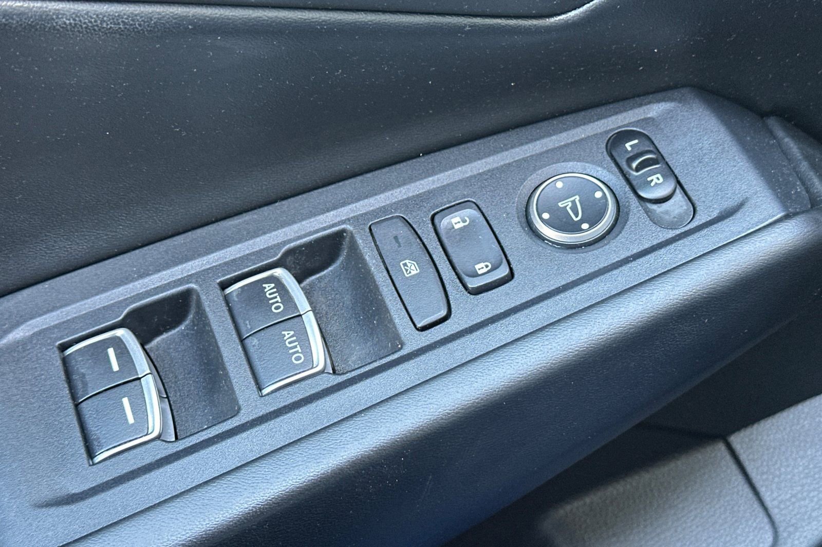 Used 2023 Honda Accord EX-L image 12
