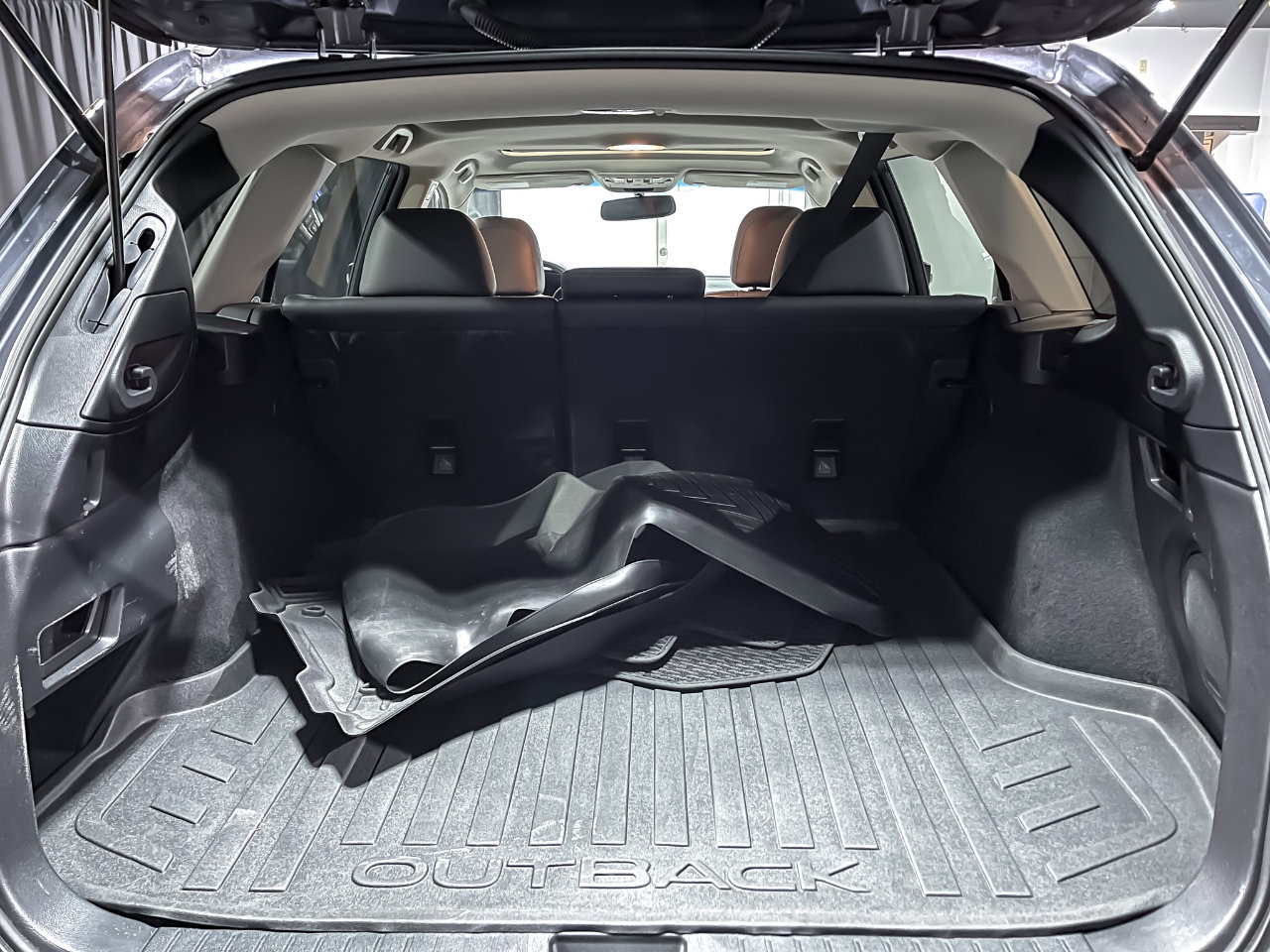 Used 2017 Subaru Outback 2.5i Limited image 9