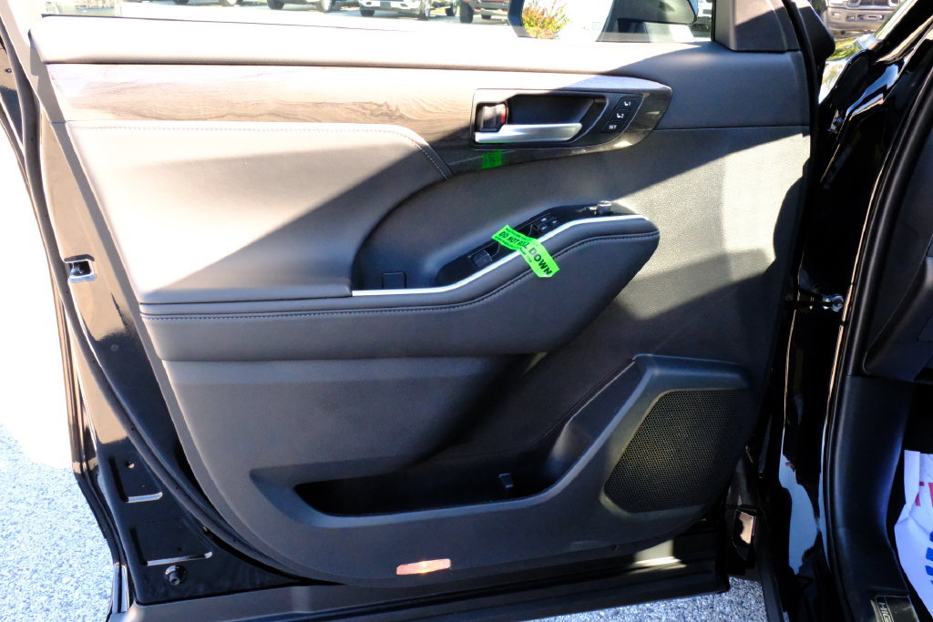 New 2026 Toyota Highlander Platinum AWD/4WD image 10