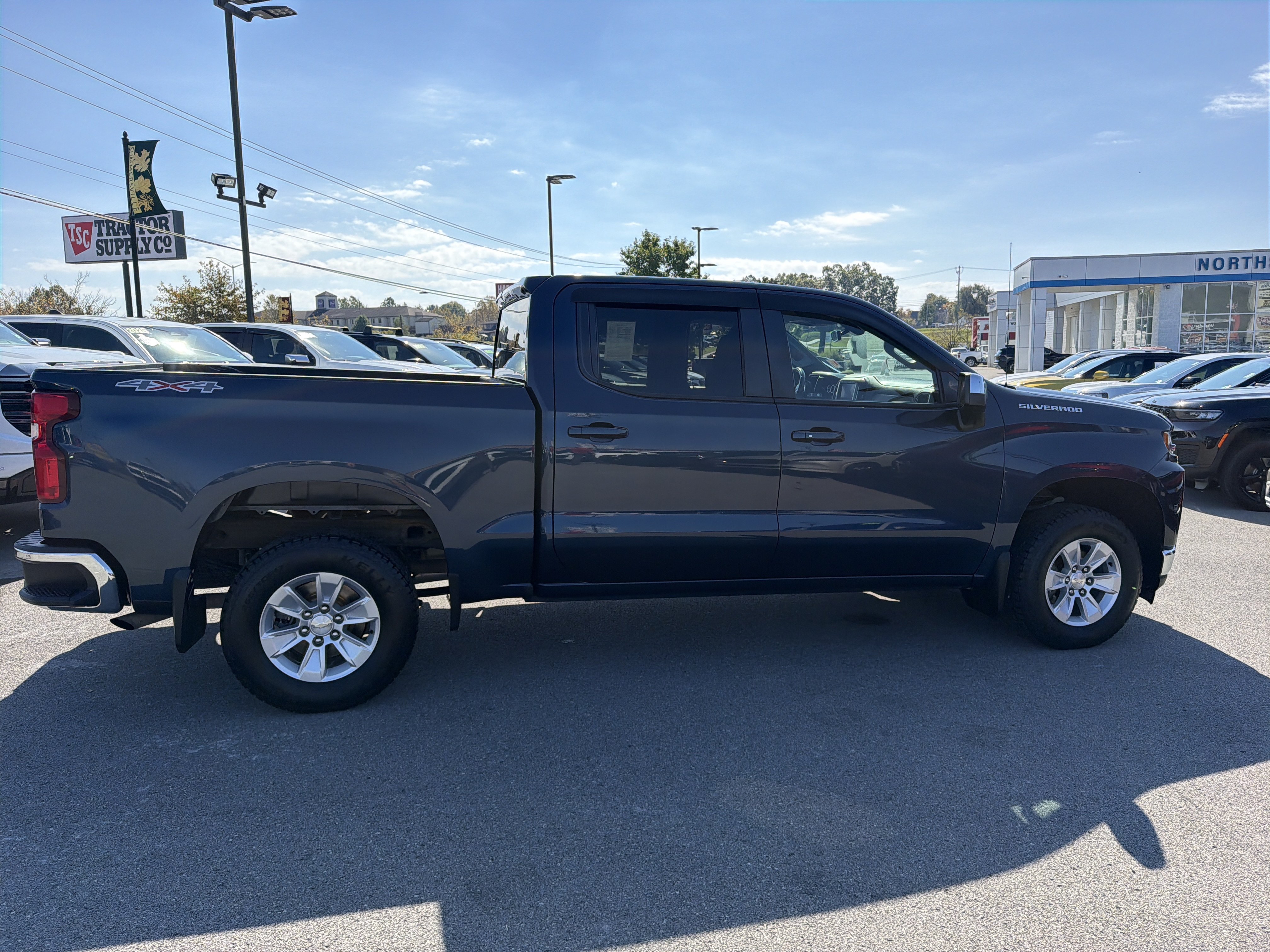 Certified 2022 Chevrolet Silverado 1500 LT AWD/4WD image 5