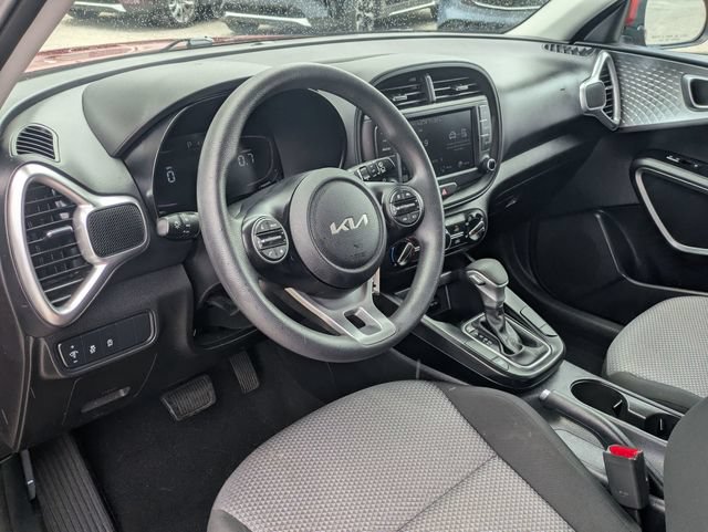 Used 2025 Kia Soul LX FWD image 30