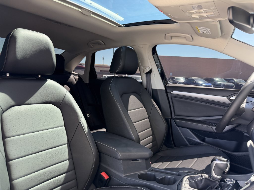 Used 2024 Volkswagen Jetta SE w/ Panoramic Sunroof Package image 39