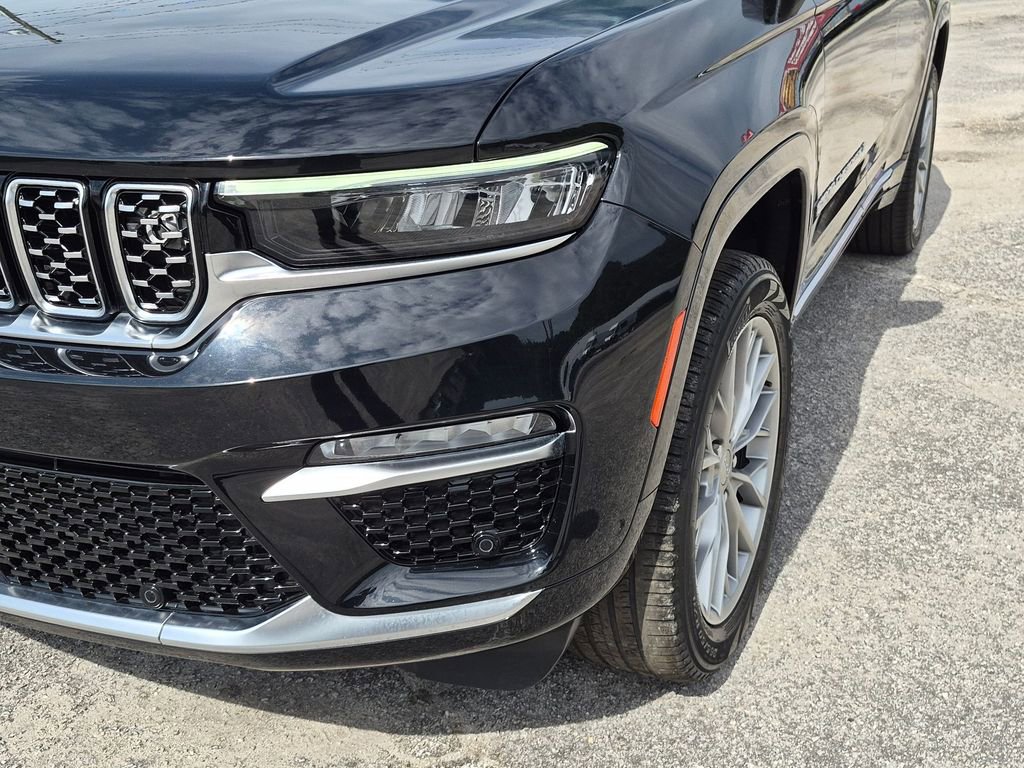 Used 2023 Jeep Grand Cherokee Summit w/ Adv Protech Group IV AWD/4WD image 9