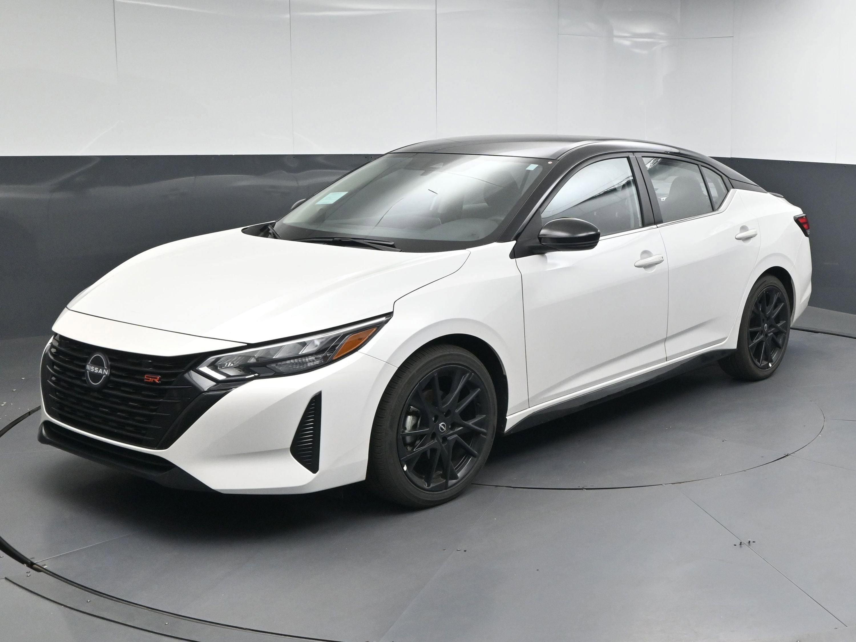 Certified 2025 Nissan Sentra SR w/ Midnight Edition image 4