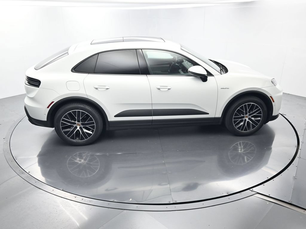 Certified 2025 Porsche Macan Electric RWD image 41